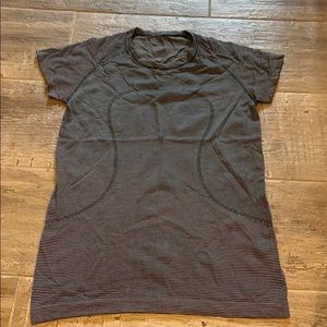 Lulu lemon t shirt swiftly tech